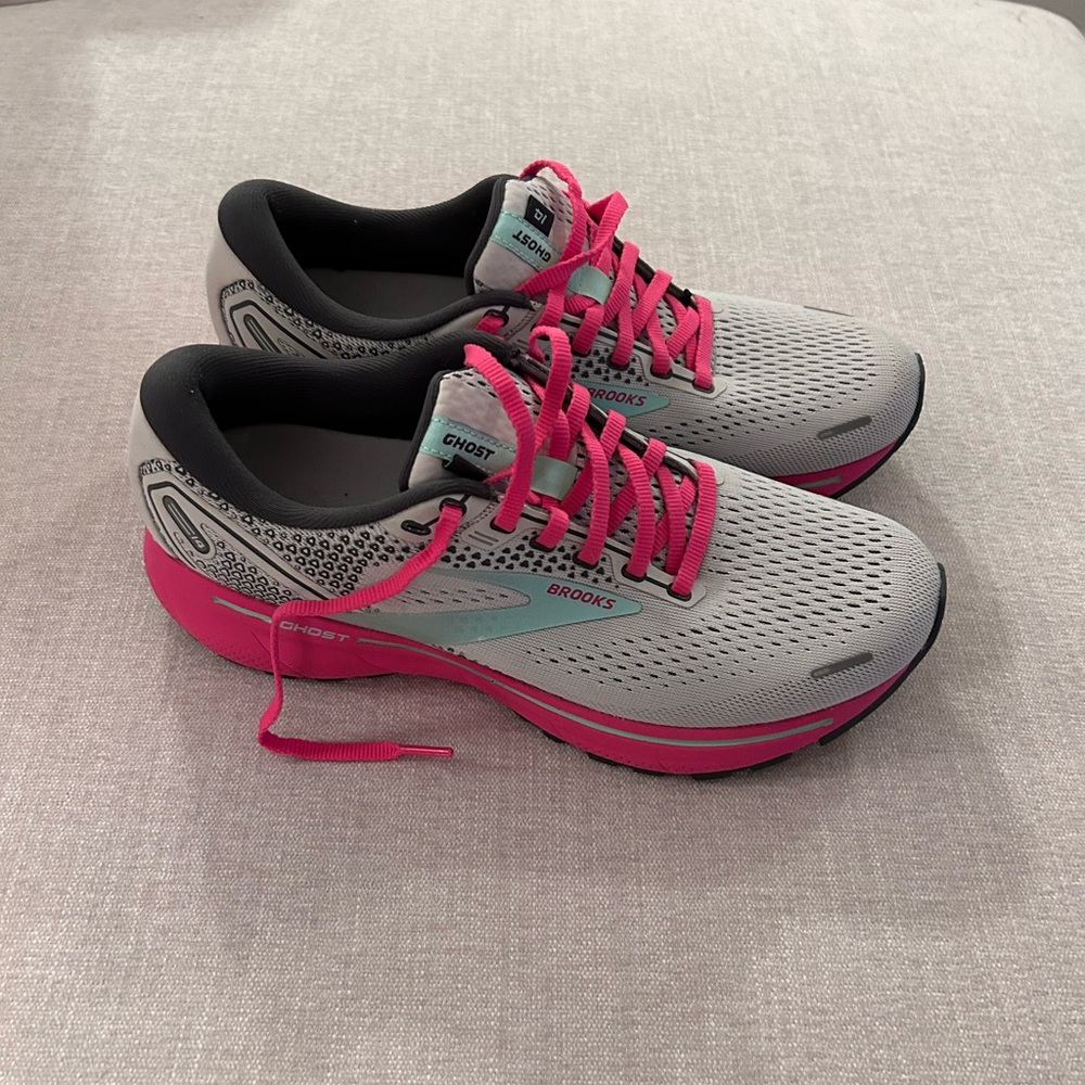 Brooks Ghost 14 running shoes, size 8.5 W.